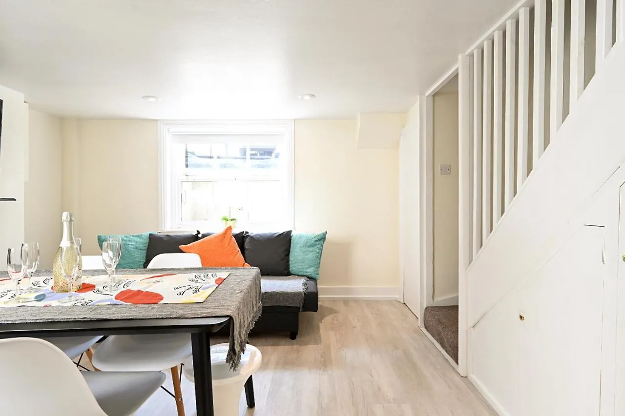 Homey Downtown Brighton Two Bedroom Townhouse Near Sea Front, Up To 7 Guests 영국