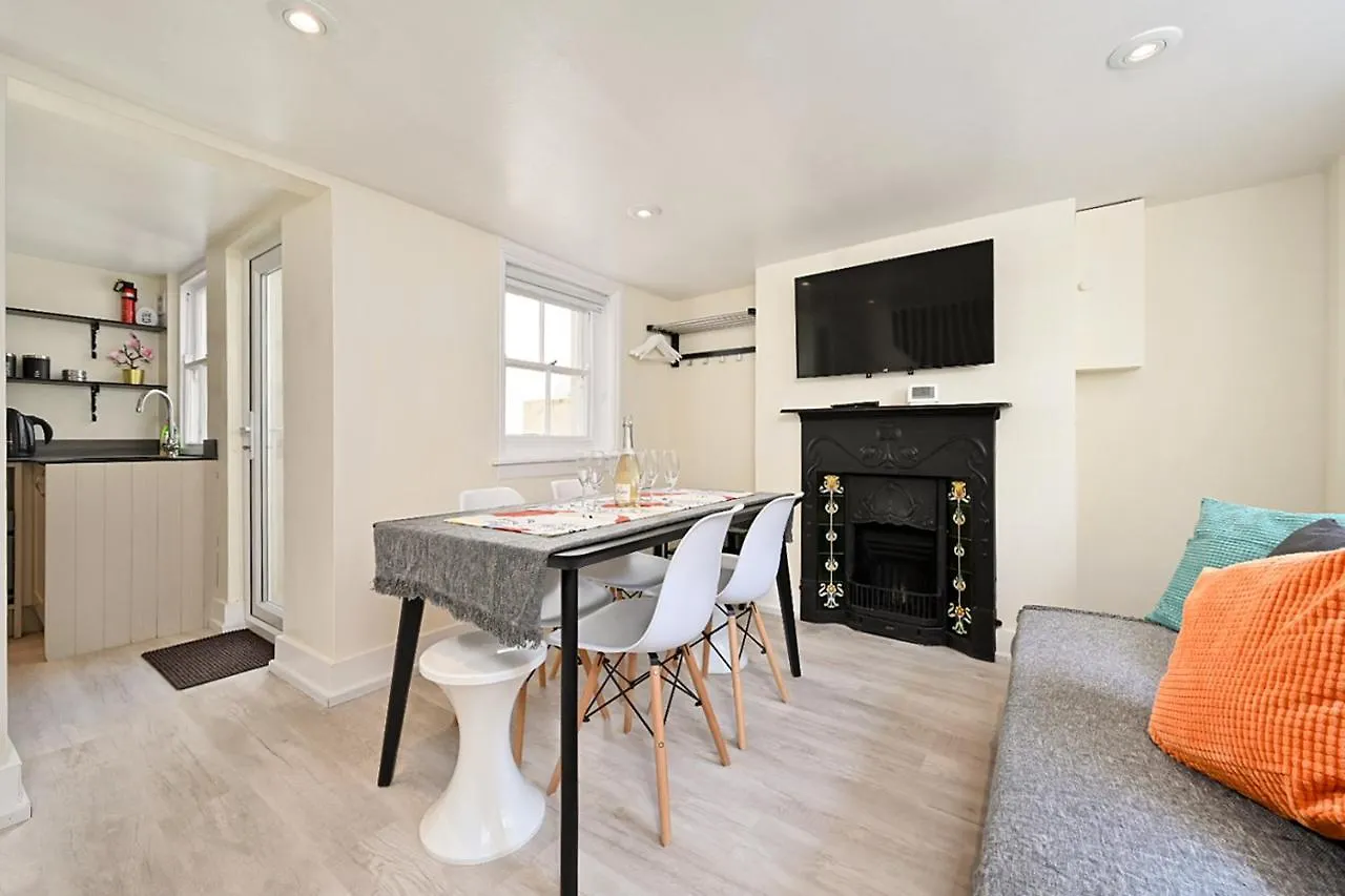 Homey Downtown Brighton Two Bedroom Townhouse Near Sea Front, Up To 7 Guests 0*,