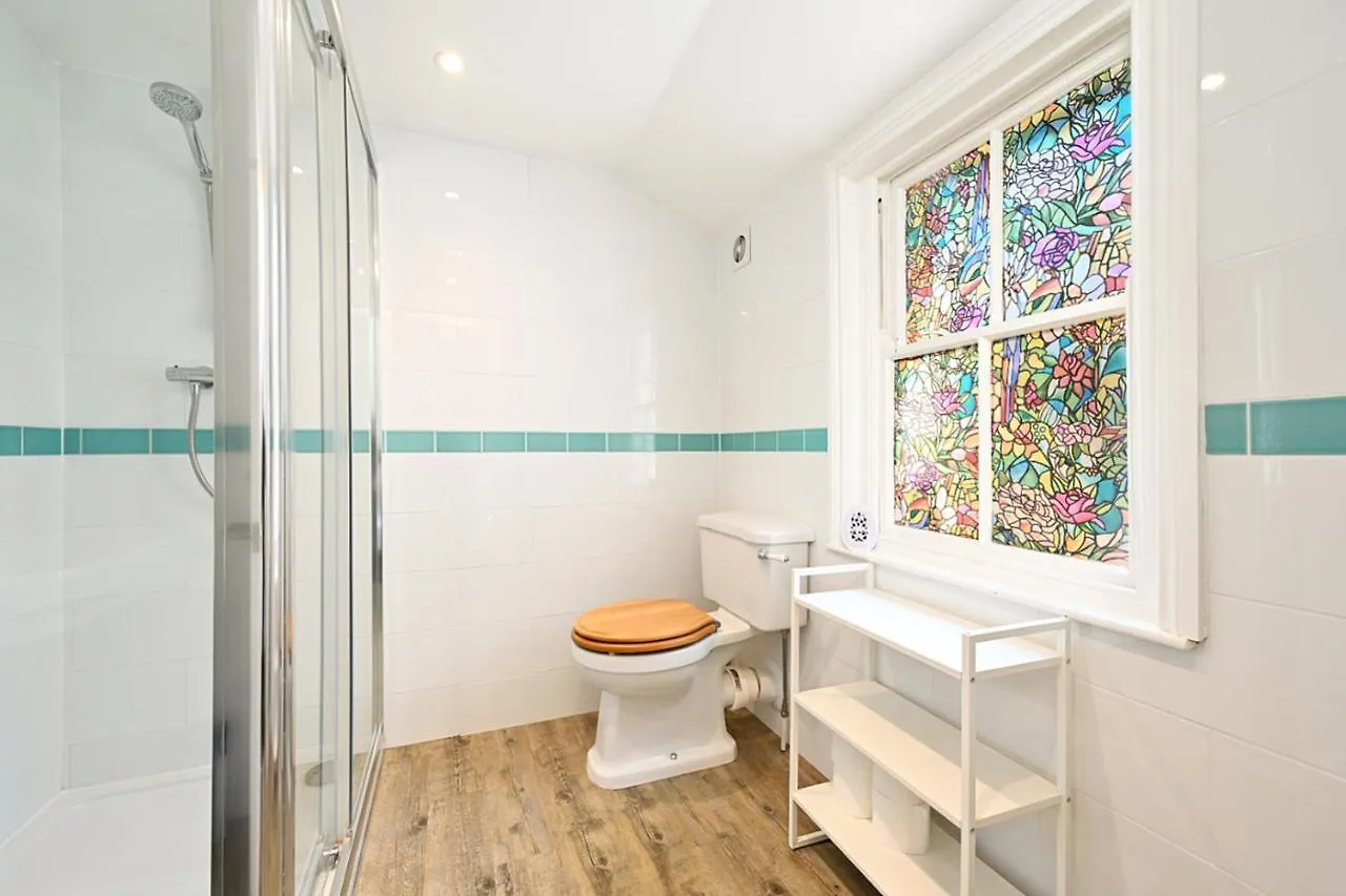 Homey Downtown Brighton Two Bedroom Townhouse Near Sea Front, Up To 7 Guests 0*,
