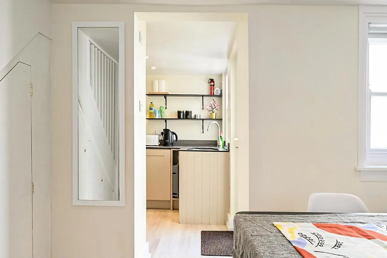 Homey Downtown Brighton Two Bedroom Townhouse Near Sea Front, Up To 7 Guests 0*,  United Kingdom