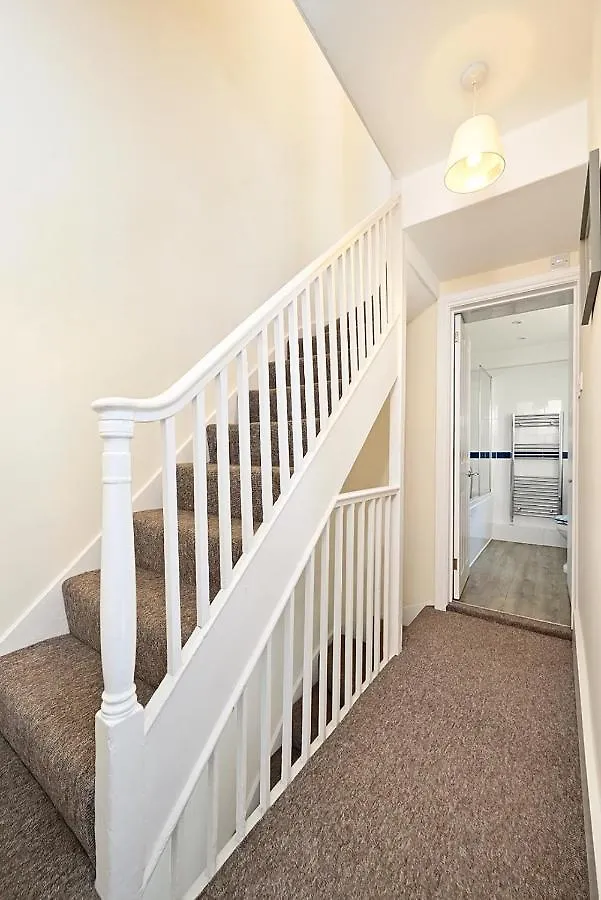 Homey Downtown Brighton Two Bedroom Townhouse Near Sea Front, Up To 7 Guests 0*,  בריטניה