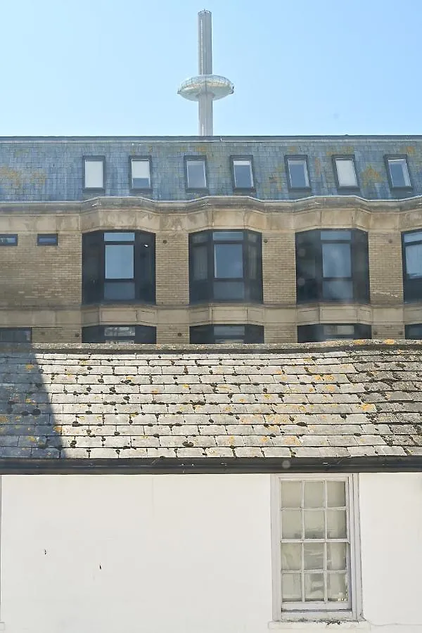 Homey Downtown Brighton Two Bedroom Townhouse Near Sea Front, Up To 7 Guests Holiday home