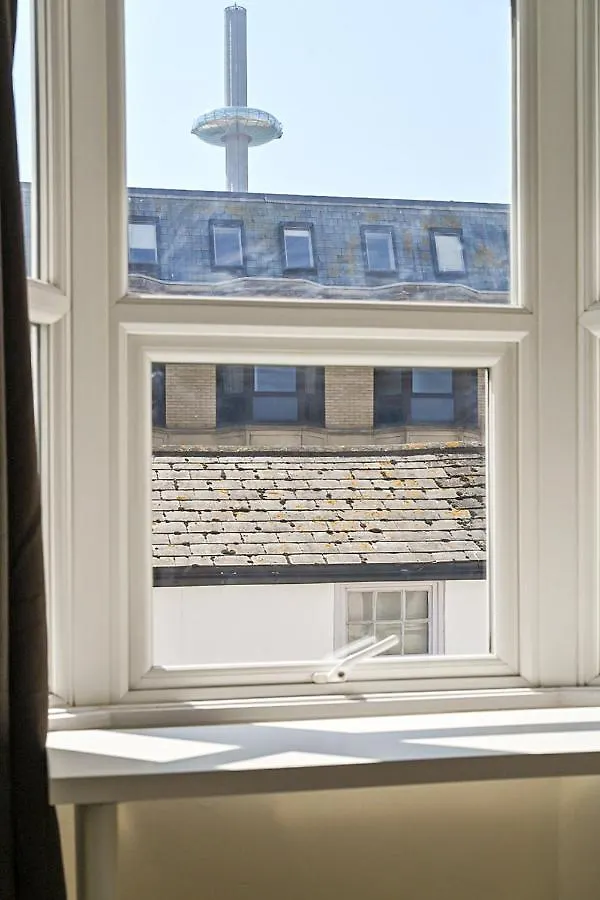 Homey Downtown Brighton Two Bedroom Townhouse Near Sea Front, Up To 7 Guests