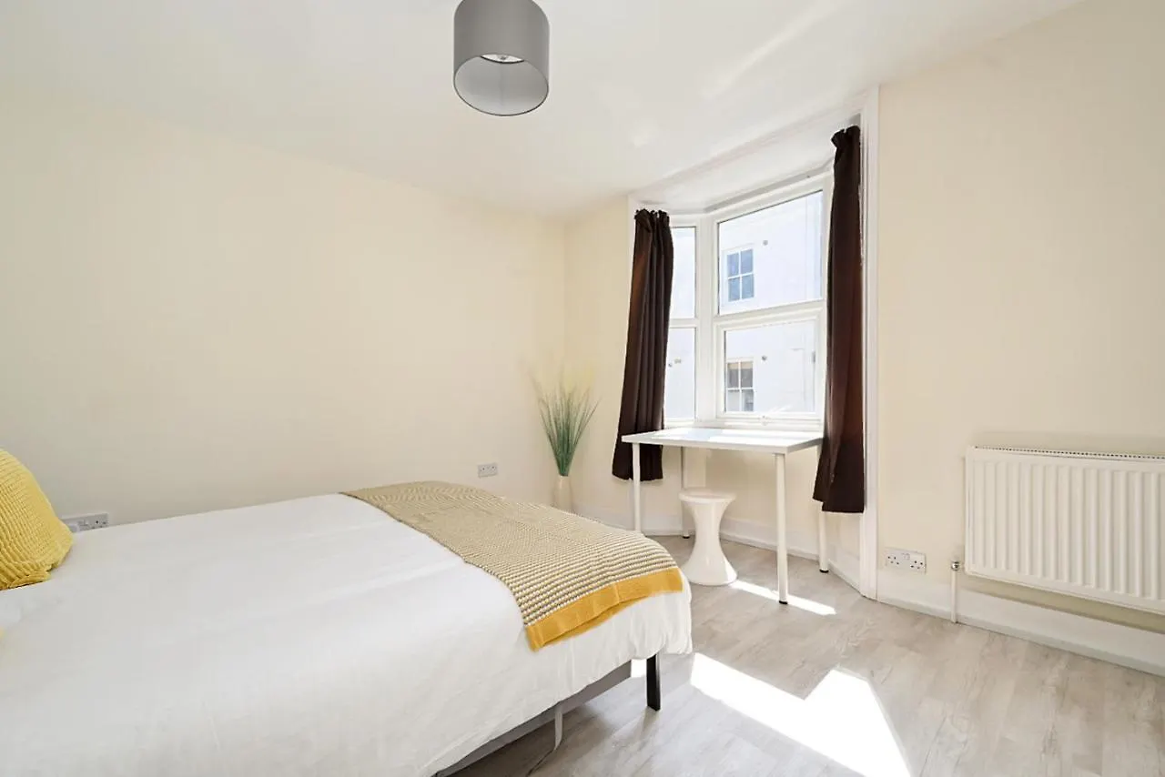 Holiday home Homey Downtown Brighton Two Bedroom Townhouse Near Sea Front, Up To 7 Guests